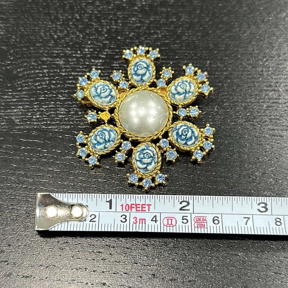Vintage Blue Flower and Pearl Brooch - Picture 4 of 4